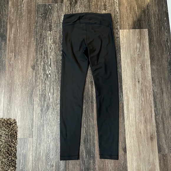 Never worn Under Armour compression leggings - Picture 2 of 3